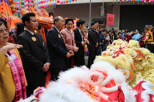 20150301黄圃镇政府派出民族艺术团参加香港第11届大角咀庙会,范景团副镇长(左二)受邀做主礼嘉