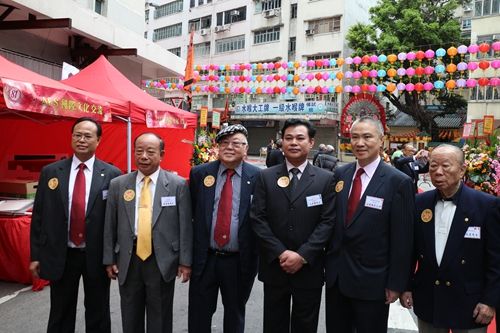20150301为感谢黄圃镇民族艺术团为第11届大角咀庙会精彩表演,香港旺角街坊会主席梁华胜太平绅士