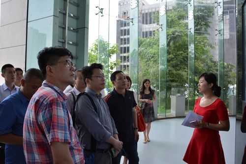 参观中山留学人员创业园_副本.jpg