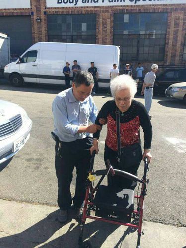 李润瑶和前来参加活动的老太太_副本.jpg
