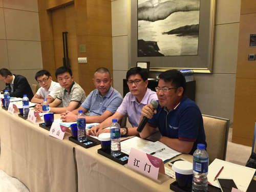 座谈会中_副本.jpg