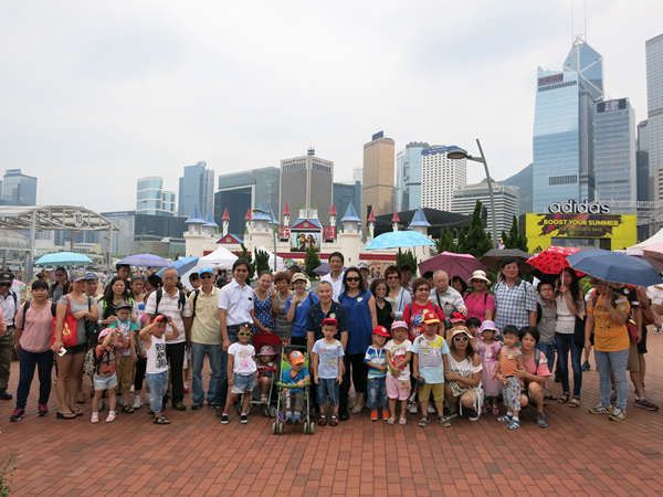 港澳中山黄圃同乡会2015青少年夏令营学员与家长合照_副本.jpg