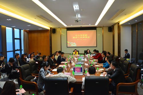 新侨工作座谈会正在进行中.jpg
