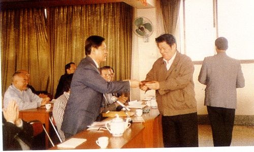 伍文波受聘为市侨联第九届委员会顾问.jpg