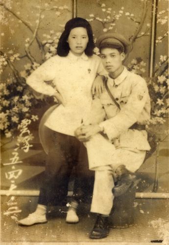 林校施与爱人的合影.jpg