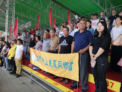 10月26日澳门乡亲观看五人飞艇赛2_调整大小.jpg