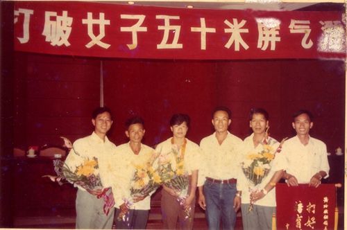 图右2黄汉东，右4陈连娇.jpg