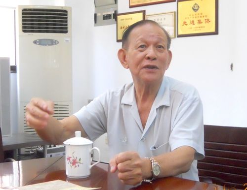 接受采访.jpg
