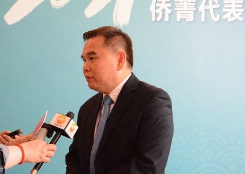 挪威广东商会会长、中山市侨联海外顾问李桢杰接受媒体采访_调整大小.JPG